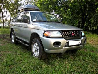 2001 Mitsubishi Montero Sport Photos