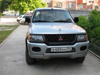 2001 Mitsubishi Montero Sport Pictures