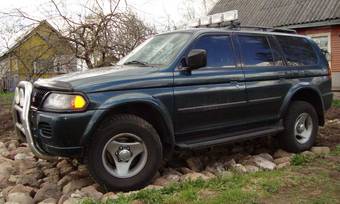 2001 Mitsubishi Montero Sport Photos