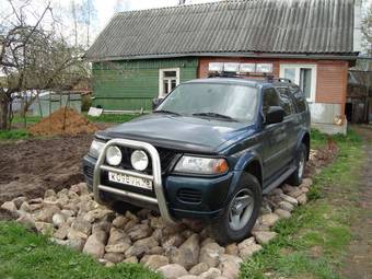 2001 Mitsubishi Montero Sport Photos