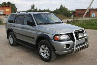 2001 Mitsubishi Montero Sport Photos