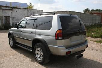 2001 Mitsubishi Montero Sport Pictures