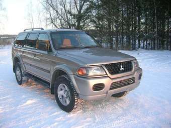 2002 Mitsubishi Montero Sport Images