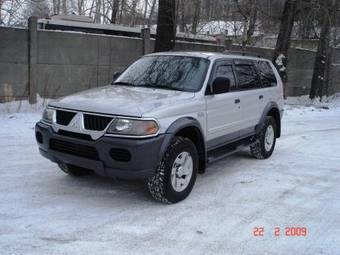 2002 Mitsubishi Montero Sport Photos