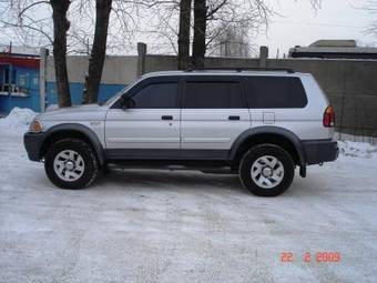 2002 Mitsubishi Montero Sport Photos