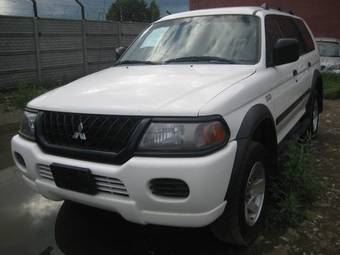 2002 Mitsubishi Montero Sport Photos