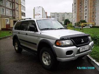 2002 Mitsubishi Montero Sport Photos