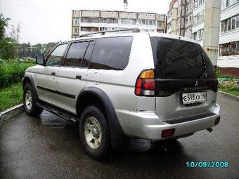 2002 Mitsubishi Montero Sport Pictures