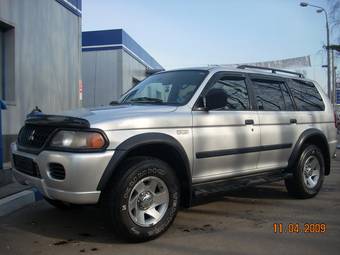 2002 Mitsubishi Montero Sport Photos