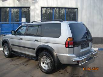 2002 Mitsubishi Montero Sport Pictures