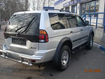 2002 Mitsubishi Montero Sport Photos