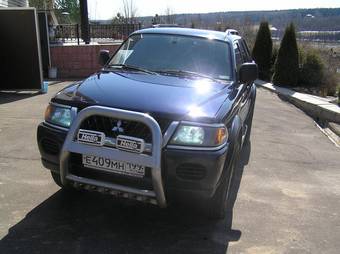 2002 Mitsubishi Montero Sport Pics