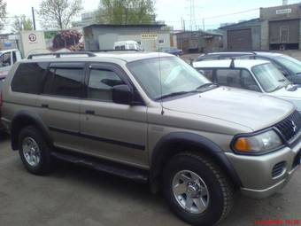 2002 Mitsubishi Montero Sport Pictures