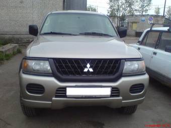 2002 Mitsubishi Montero Sport Photos