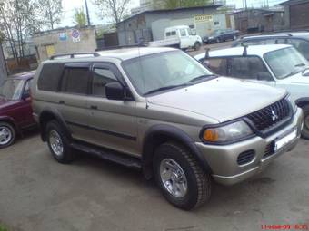 2002 Mitsubishi Montero Sport Photos