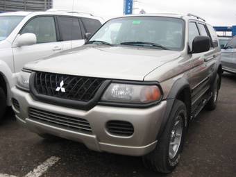 2002 Mitsubishi Montero Sport Pictures