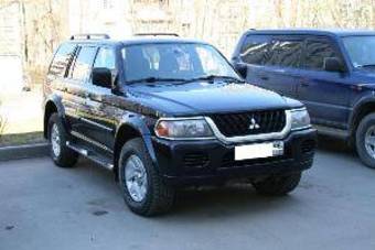 2002 Mitsubishi Montero Sport Pictures