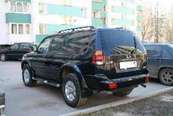 2002 Mitsubishi Montero Sport Pictures