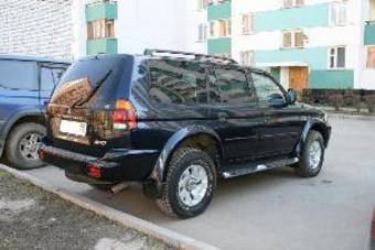 2002 Mitsubishi Montero Sport Pictures