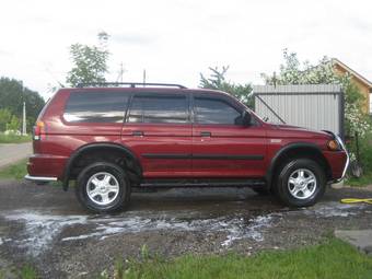 2002 Mitsubishi Montero Sport Photos