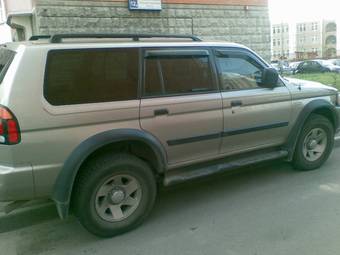 2002 Mitsubishi Montero Sport Pictures