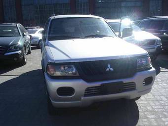 2002 Mitsubishi Montero Sport Pictures