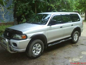 2002 Mitsubishi Montero Sport Pictures