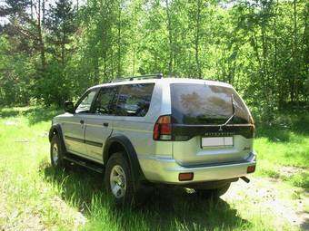 2002 Mitsubishi Montero Sport Pictures