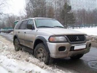 2002 Mitsubishi Montero Sport Pictures