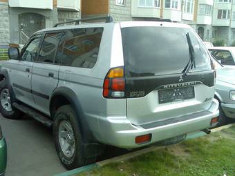 2002 Mitsubishi Montero Sport Pictures