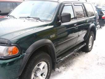 2003 Mitsubishi Montero Sport Pictures