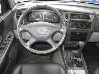2003 Mitsubishi Montero Sport Pics