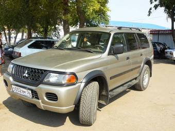 2003 Mitsubishi Montero Sport Pictures