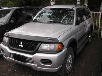 2003 Mitsubishi Montero Sport Pictures