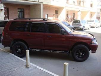 2003 Mitsubishi Montero Sport Pics