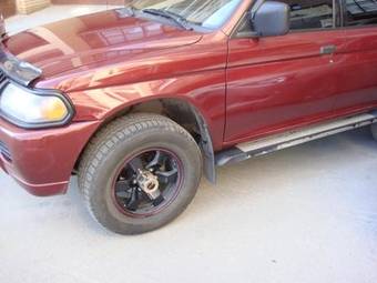 2003 Mitsubishi Montero Sport Pictures