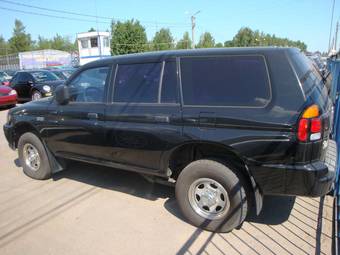 2003 Mitsubishi Montero Sport Pictures