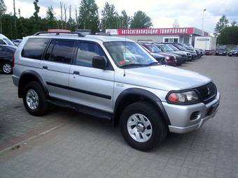 2003 Mitsubishi Montero Sport Pictures