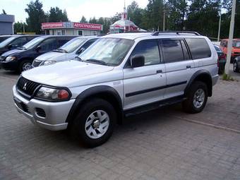 2003 Mitsubishi Montero Sport Photos