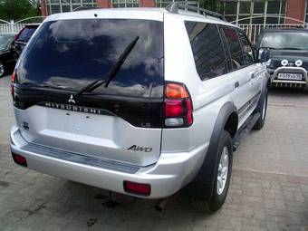 2003 Mitsubishi Montero Sport Photos