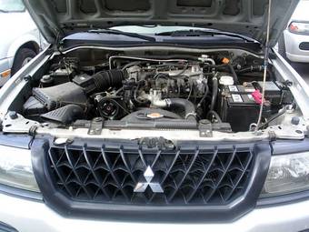 2003 Mitsubishi Montero Sport Photos