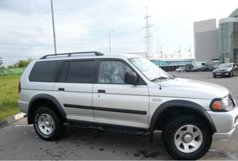 2003 Mitsubishi Montero Sport Pictures