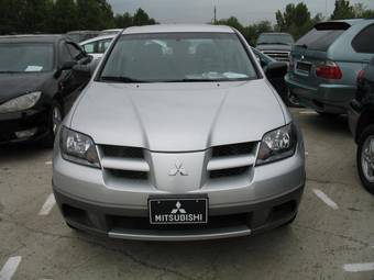 2002 Mitsubishi Outlander Photos