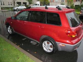 2002 Mitsubishi Outlander Photos