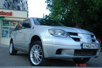 2002 Mitsubishi Outlander Pictures