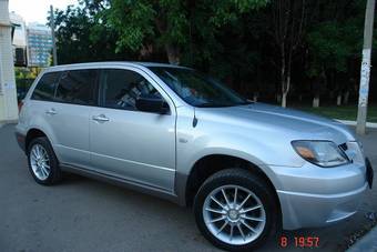 2002 Mitsubishi Outlander Pictures