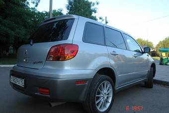 2002 Mitsubishi Outlander Photos