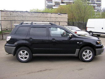 2003 Mitsubishi Outlander Pictures