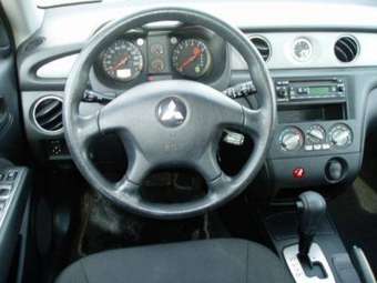 2003 Mitsubishi Outlander Pics