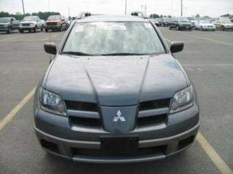 2003 Mitsubishi Outlander Photos